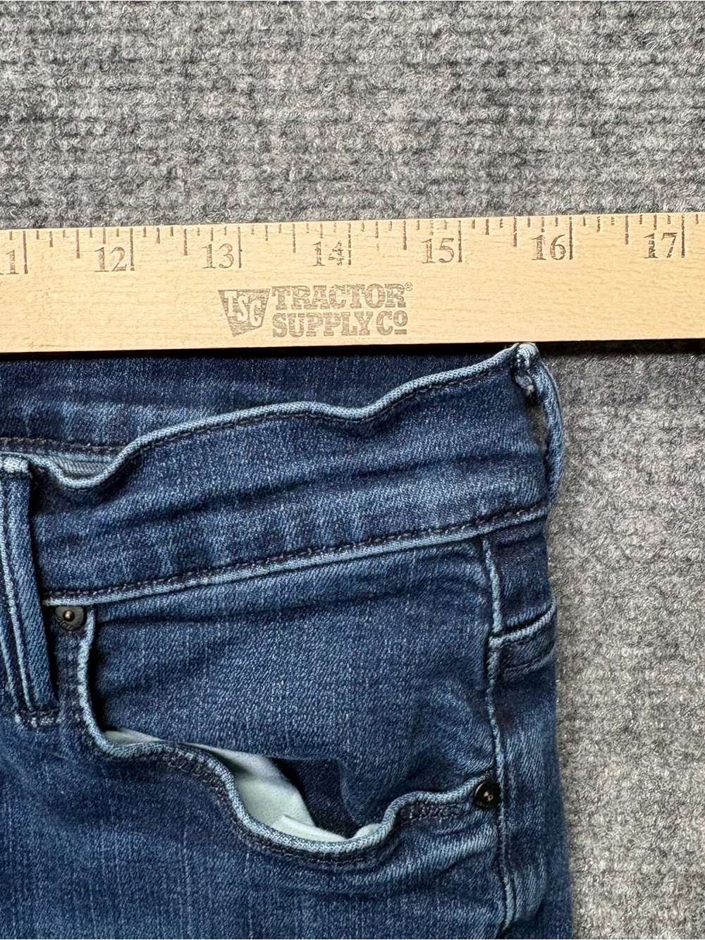 MOTHER Jeans Womens 32 Weekender Fray in Mint Condition Flare Raw Hem USA Made - Picture 8 of 15